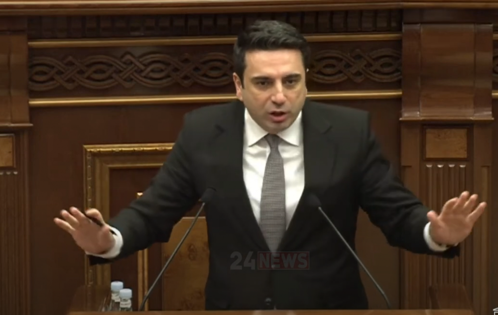Դահլիճում անունը գրել չիմացող մարդ կա՝ գիտությունների թեկնածու ա, Պովարոտին ժողովրդական կոչում չունի