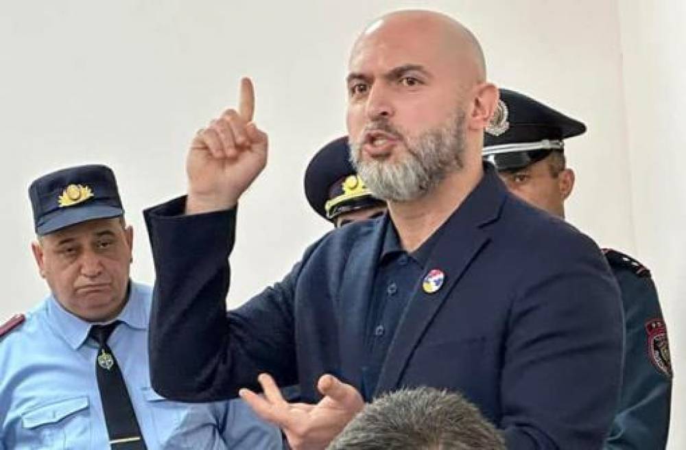 Քաղբանտարկյալ Արմեն Աշոտյանի գործով երեկ տեղի է ունեցել հերթական աննախադեպ ու զավեշտալի դրսևորումը