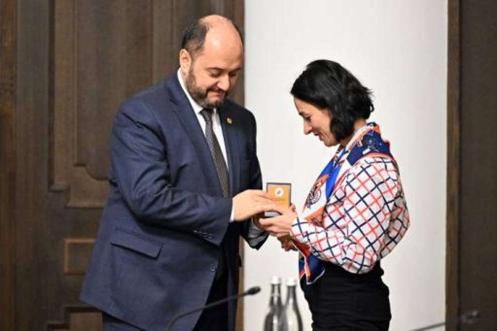 Իշխանությունն առաջնորդվում է յուրայիններին մրցանակներ շնորհելու սկզբունքով. «Հրապարակ»