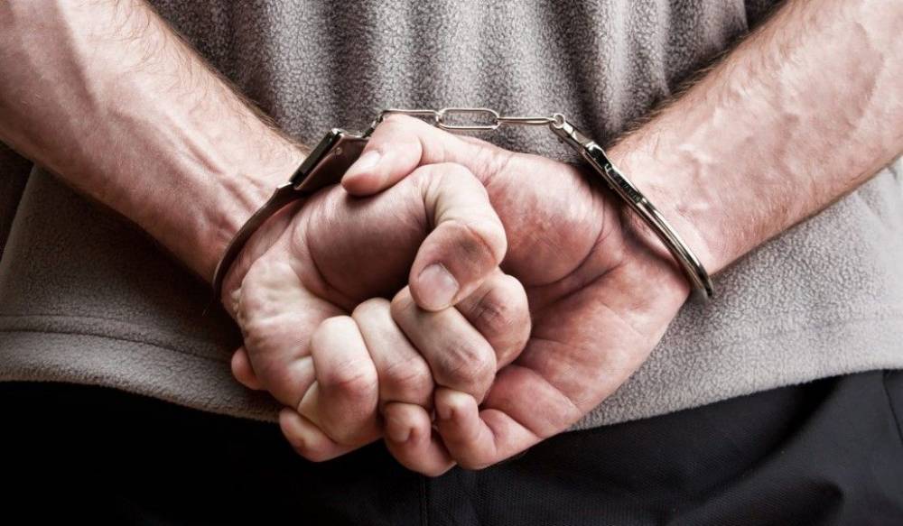 Վանաձորցի 40-ամյա կնոջը կացնով հարվածելու, նրա նկատմամբ սպանության փորձ կատարելու համար մեղադրանք է ներկայացվել վերջինիս նախկին ամուսնուն