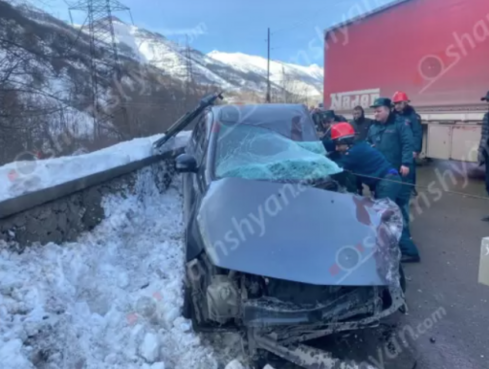 Սյունիքում մերկասառույցի պատճառով բախվել են բեռնատարը և Mitsubishi Grandis-ը․ կա 1 զոհ, 2 վիրավոր