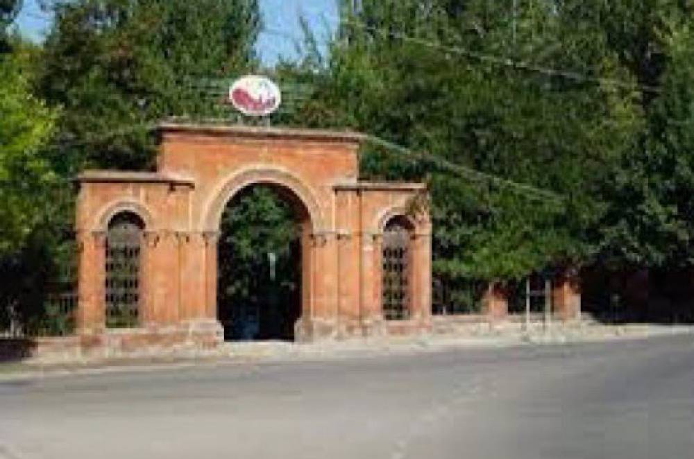Գյումրու Գորկու զբոսայգու մոտ մերկ տղամարդ է պտտվել․ անցորդները դիմել են ոստիկանություն