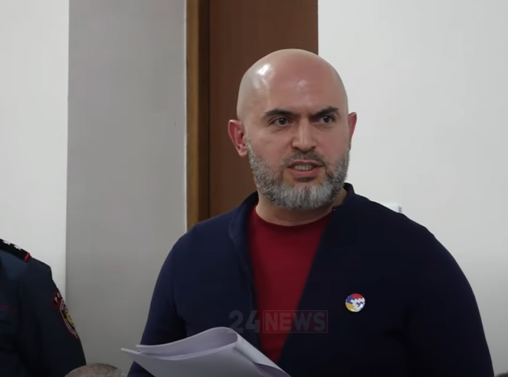 Չե՜ք կարող ինձ զրկել խոսքի իրավունքից. Աշոտյանի դատական նիստն ընթանում է լարված մթնոլորտում