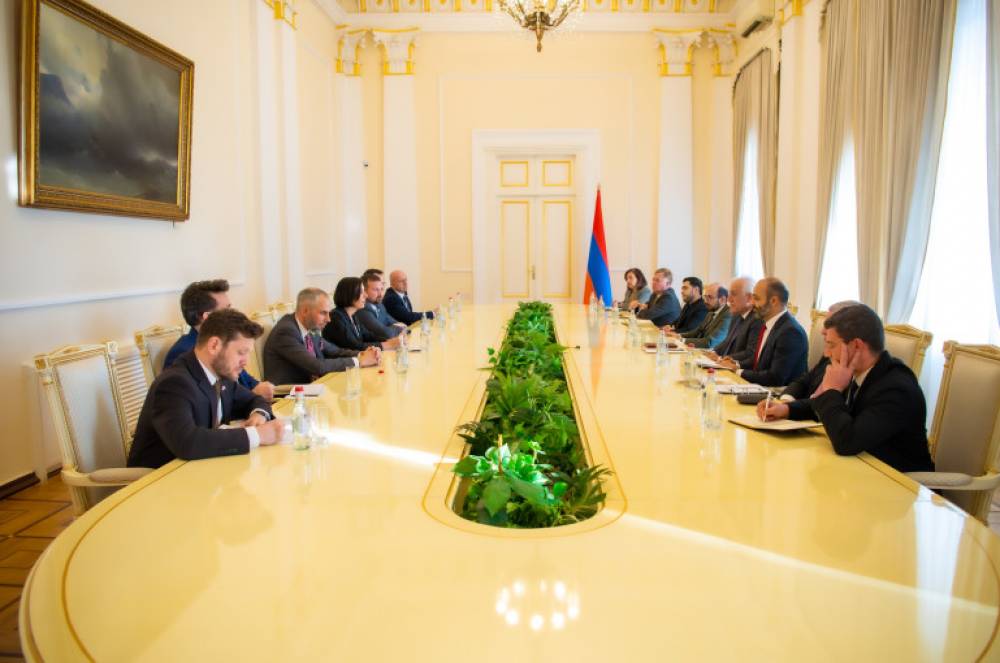 Վստահ եղեք, մենք նահանջ չենք ունեցել մեր բռնած ուղուց. նախագահը հանդիպել է Չեխիայի պատգամավորների պալատի նախագահին