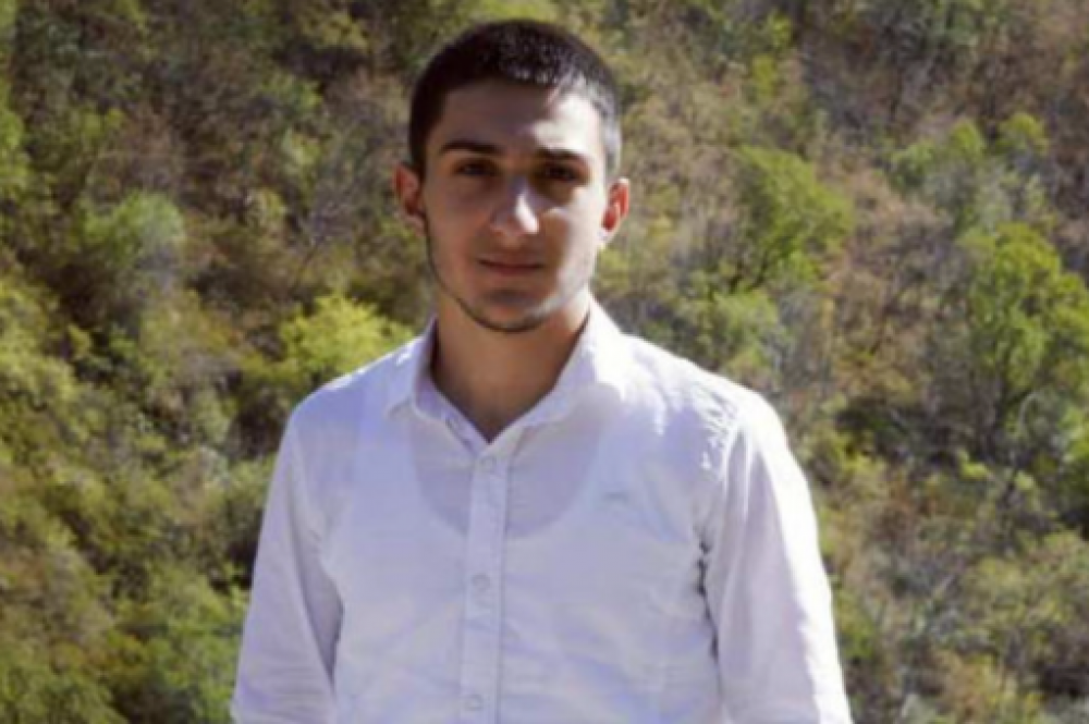 Ձնահյուսի տակ մնացած զինծառայող Բենիամին Մանուչարյանի հուղարկավորությունը (հուզիչ տեսանյութ)