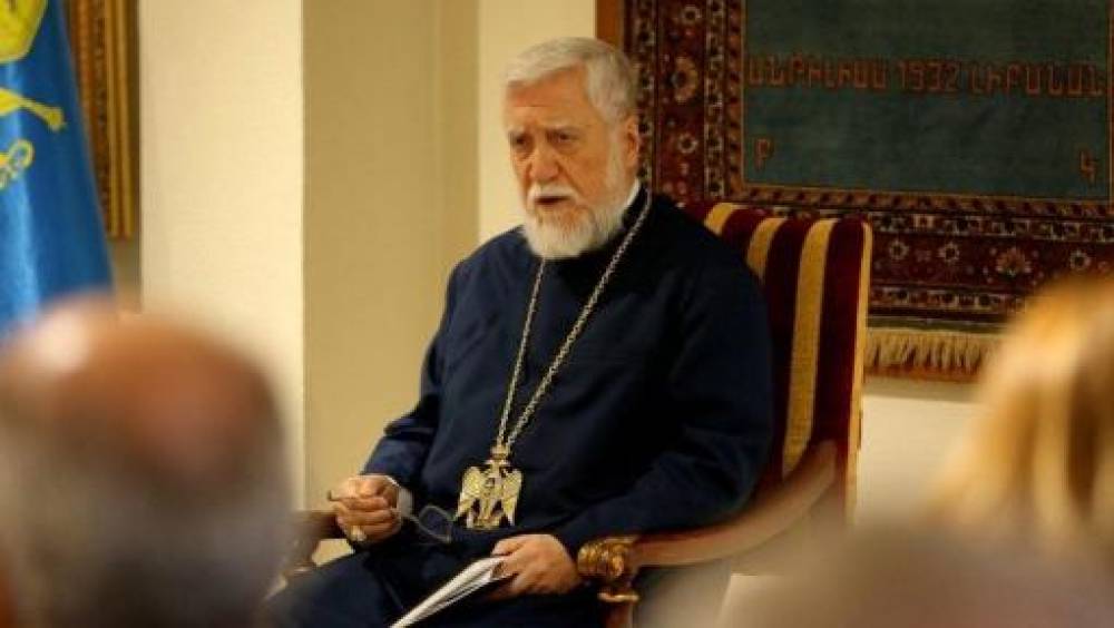 Արամ Ա-ի ներկայացուցիչը հանդիպել է Վատիկանի պետական քարտուղարի հետ