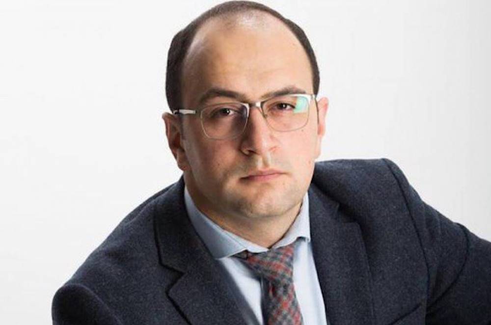 Շատ լավ գիտեմ՝ որ մեկդ 2018-ին ինչ ծանոթ է խառնել Փաշինյանին հանդիպելու համար, որ մեկդ հրապարակի որ մասում է «դուխով» գոռացել․ Մի՛ ստիպեք՝ պատմեմ․ Հայկ Մամիջանյան