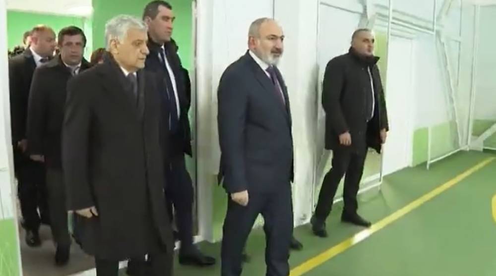 Ոչի՞նչ, որ սենց կոշիկներով գամ ներս․ Փաշինյանը տարվա առաջին աշխատանքային օրն այցելել է Լոռու մարզ