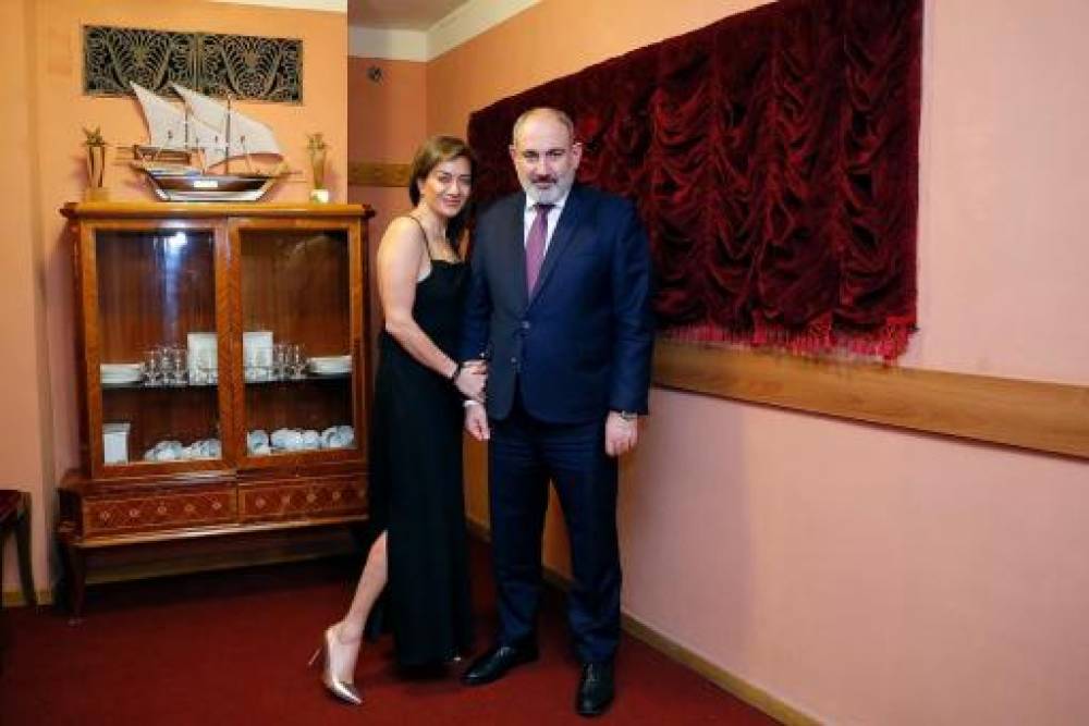 ​​​​​​​Աննա Հակոբյանը նոր լուսանկարներ է հրապարակել․ այս անգամ՝ Փաշինյանի հետ
