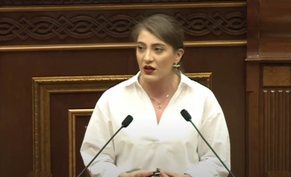 Պետական աշխատողը չպետք ա լինի վիզը ծուռ, գլուխը կախ մարդ. ՔՊ-ական պատգամավոր