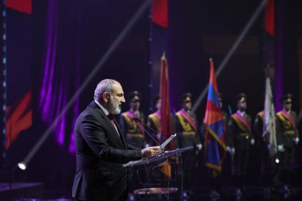 Բանակը պետք է դադարի լինել էժանագին կենացների օբյեկտ կամ կենացների էժանագին օբյեկտ․ Փաշինյան