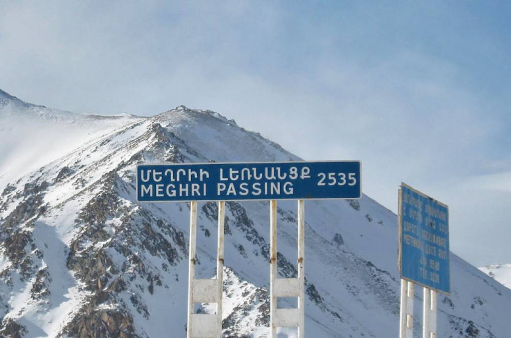 Առատ ձյան, սաստիկ բքի և ցածր տեսանելիության պատճառով ՀՀ-ում կան փակ ու դժվարանցանելի ճանապարհներ