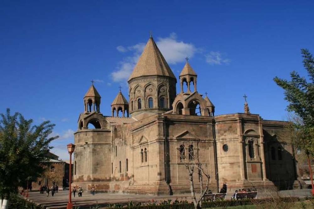 Ինչո՞ւ է հետաձգվում Էջմիածնի մայր տաճարի բացումը .«Հրապարակ»