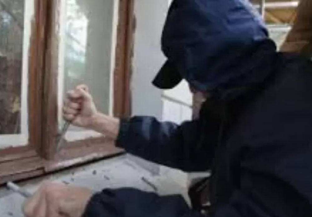 Թալանել են դատախազության նախկին պաշտոնյայի տունը․ տարել են 15 մլն դրամ և 10 մլն-ի ոսկյա զարդեր