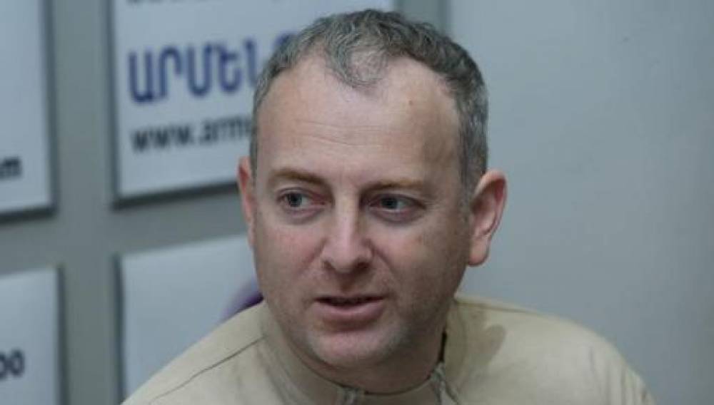 Դրանք բեմադրված լուսանկարներ են, Արցախի ղեկավարներին տեղափոխել են այլ շենք՝ լուսանկարելու․ Լապշին