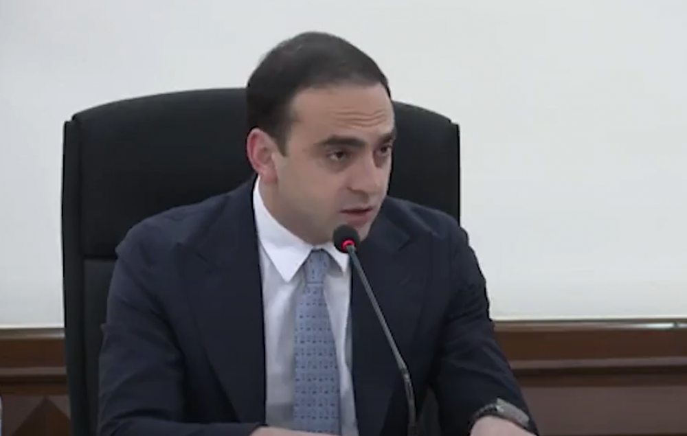 Թեև ամենաշատ ձյունը տեղացել էր ֆեյսբուքում, բայց մեր խնդիրը բակերի մաքրումն է. Ավինյան