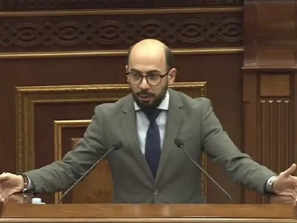 Դո'ւք եք հանձնել Ձեր ընկերներին, Ձեր մեջքի հետևում նստած դաշնակներն են հանձնել. Հովհաննիսյանը՝ Օհանյանին