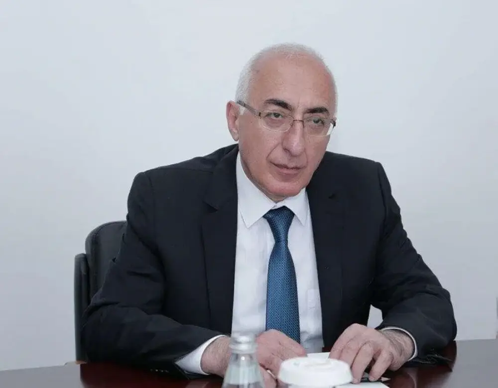 «Բոլորը փորձում են կայանալ գլխավոր ախոյանին՝ ՀՀԿ-ին հարվածելու ճանապարհով․ հենց այդտեղից հասկացվում է՝ ընդդիմադիր դաշտի գլխավոր ուժը ՀՀԿ-ն է»․ Արա Սահակյան
