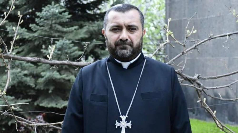 Տեր Գարեգինի նկատմամբ կիրառված տնային կալանքի ժամկետը 1 ամսով երկարաձգվեց, սակայն թույլատրվեց ամեն կիրակի մասնակցել պատարագի