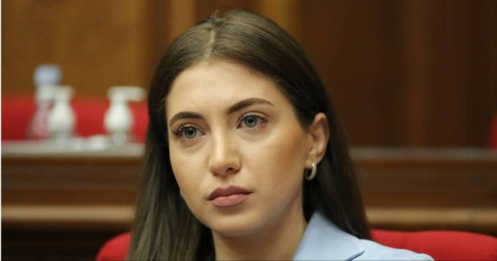 Ա՛յ իշխանազավթ, ի՞նչ ես ծաղրում մեր տատիկներին ու պապիկներին. Աննա Մկրտչյան