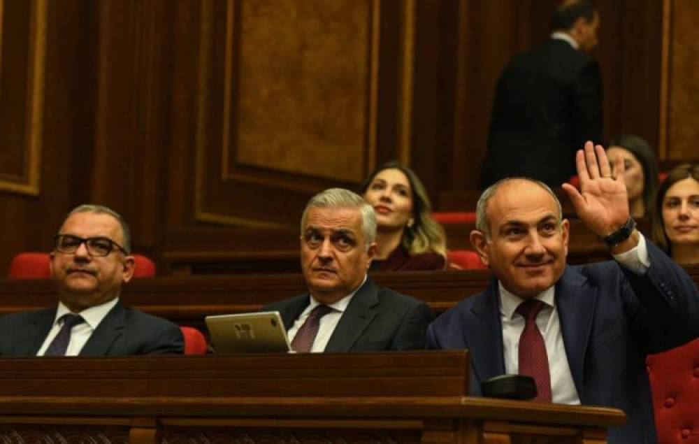 Իշխանությունը յուրայիններին ու հնազանդներին կաշառելու է. «Հրապարակ»