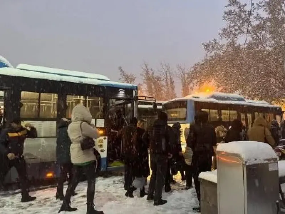 97 համարի ավտոբուսի վարորդը հայտարարել է, որ այլևս չի գնալու ու իջեցրել է բոլոր ուղևորներին․ Էրիկ Անթառանյանն ահազանգում է