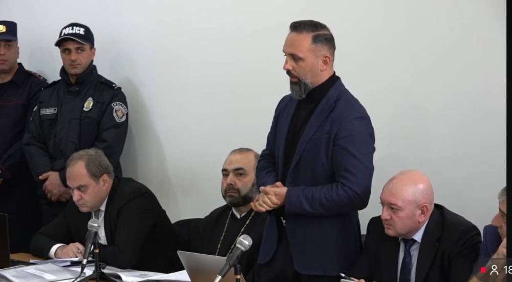 Դատարանն իրավունք չունի ու չի կարող հաշվի չառնել, թե տուժողներ Ստեփան Ասատրյանն ու Արամայիս Թախմազյանն ինչ վարքագիծ են դրսևորում. Մկրտիչ Սրբազանի պաշտպան (Տեսանյութ)