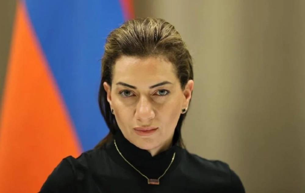 Նիկոլ Փաշինյանի կինը չարության, նախանձի, տարբեր վախերի և թերարժեքության զգացումներից տառապողներին գիրք է խորհուրդ տալիս