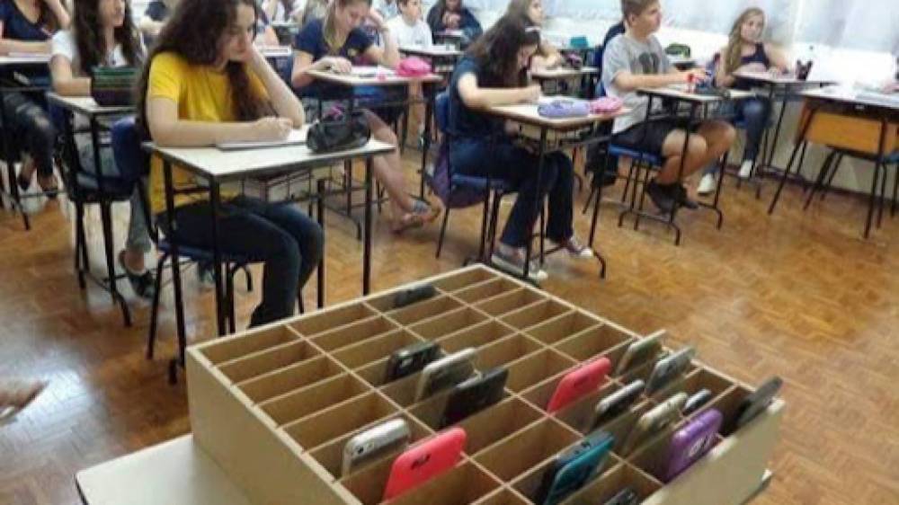 Ի տարբերություն Հայաստանի՝ Վրաստանում ուսուցիչներին կարգելեն օգտվել բջջային հեռախոսներից