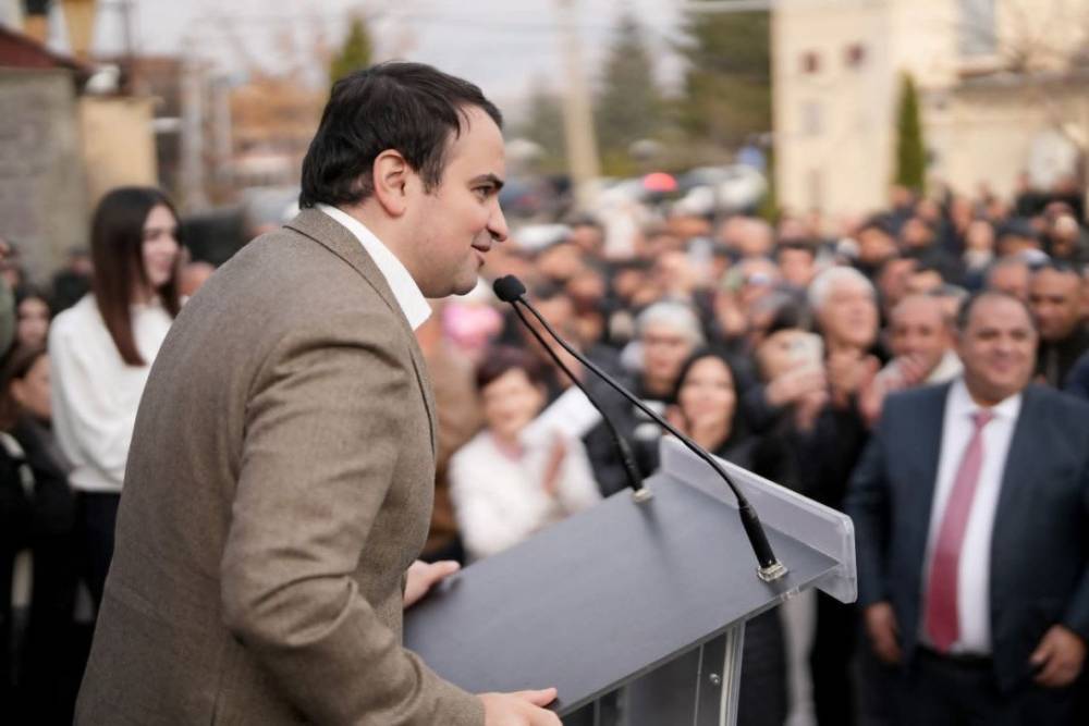 Փոքրիկ խմբակի կենսագրության փոքրիկ, հոգատարությամբ թաքցված, բայց կարևոր դրվագների մասին. Տեսանյութ