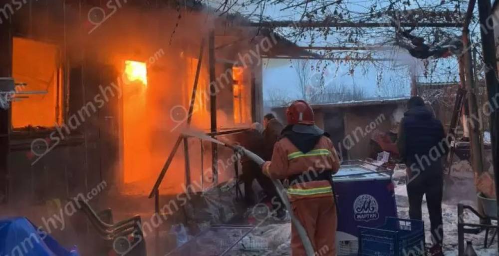 Հրդեհ՝ Արալեզ գյուղի տներից մեկում․ կրակը տեսանելի էր մի քանի հարյուր մետրից