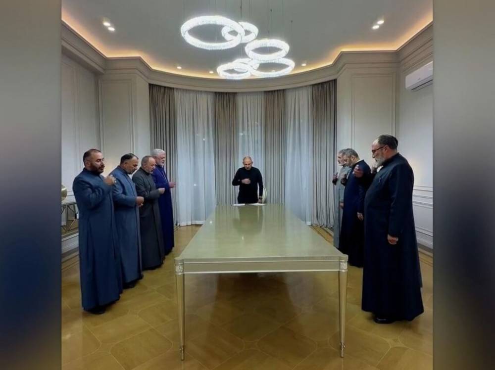 Եպիսկոպոսների մեջ նստում եմ որպես մեղավոր. Փաշինյան (Տեսանյութ)