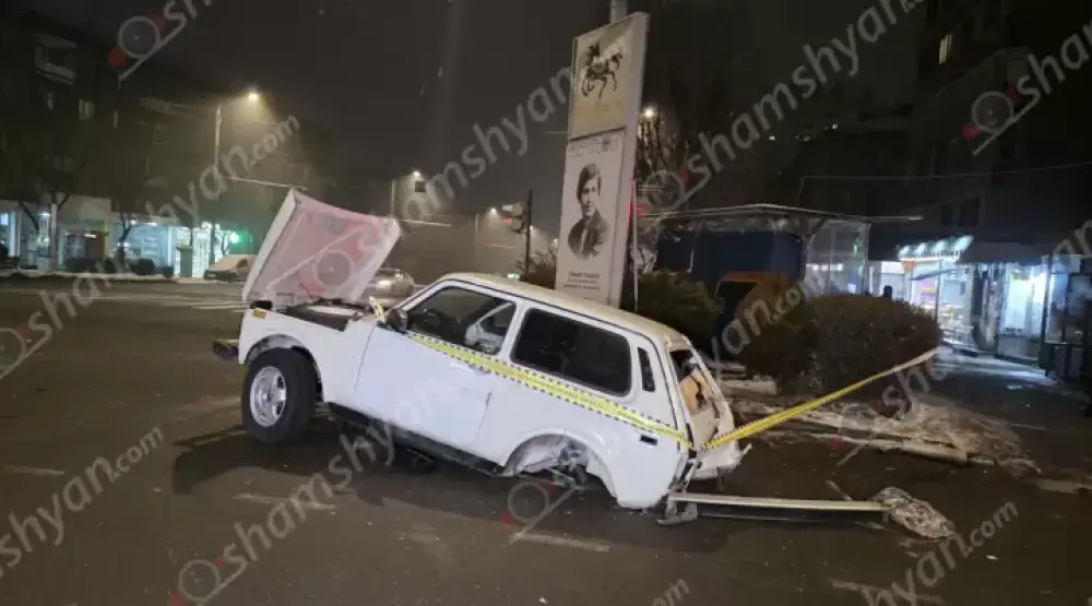 Երևանում բախվել են Mercedes-ը և VAZ 2121-ը․ վերջինի հետևի 2 անվահեծանները կոտրվել են․ կան վիրավորներ