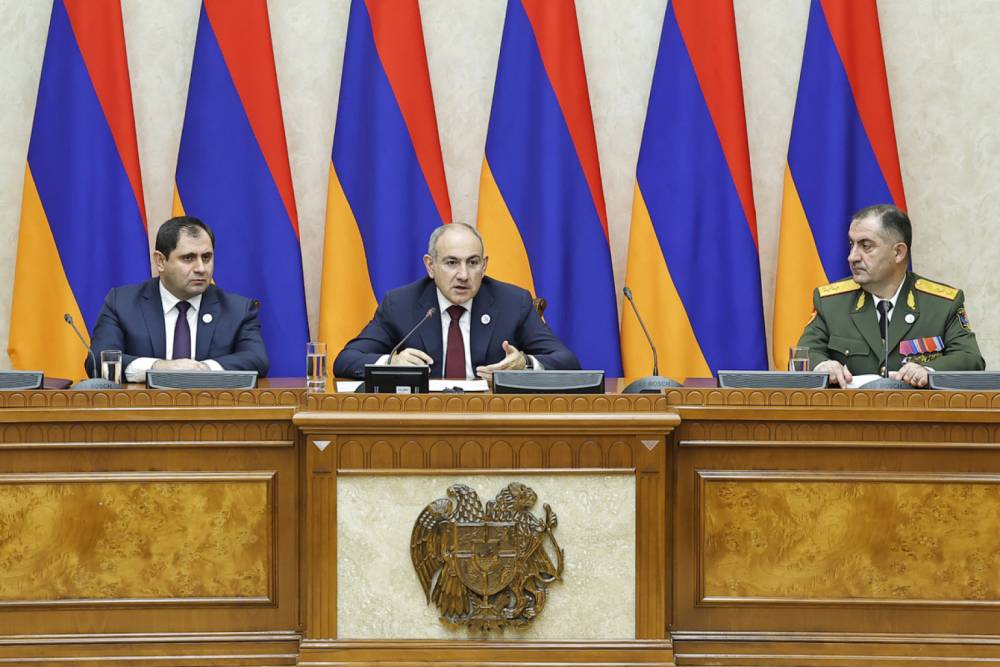 Այսօր 19 տարեկան բազմաթիվ զինծառայողներ ամեն ամիս իրենց տուն 500,000-600,000 դրամ են տանում և մարտական հերթապահությունից դուրս ապրում են իրենց տանը․ Նիկոլ Փաշինյան