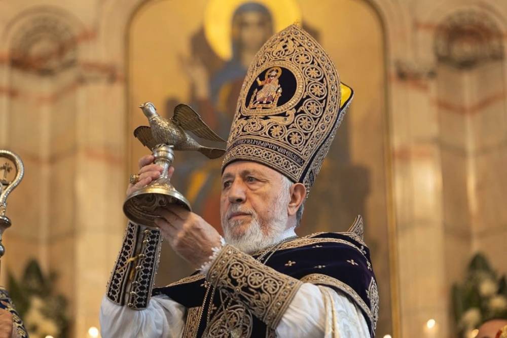 «Բազում հարձակումների միջով անցած Եկեղեցին մնացել է անսասան». Վեհափառ Հայրապետի ուղերձը Սուրբ Ծննդյան օրը (Լուսանկարներ)