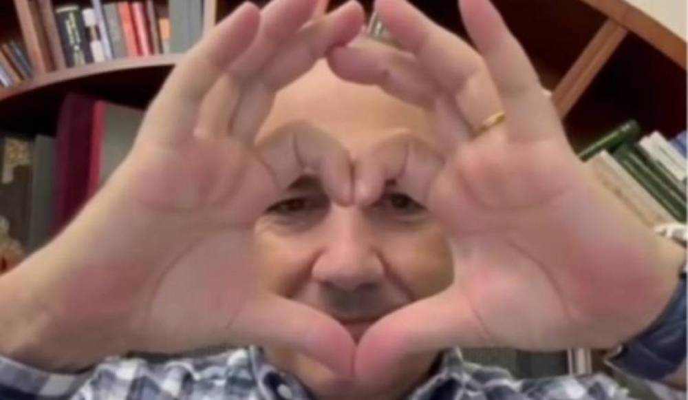 Փաշինյանը մտադիր է «սրտիկի» ժեստը դարձնել նախընտրական քարոզարշավի մաս․ «Հրապարակ»