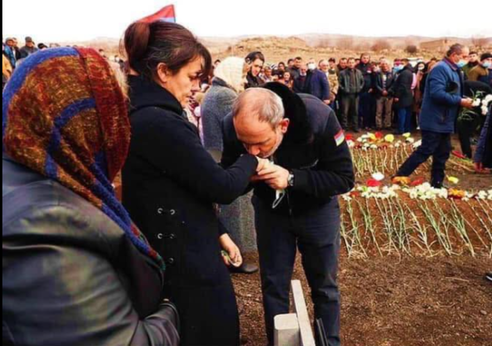 Նիկոլ Փաշինյանի ամբողջ կերպարը հենց այսօրվա «պետականորեն» նշվող օրվա «խորհրդի» մեջ է. ավելի շնորհալի սրբապիղծ մեր հողը դեռ չէր ծնել. Զուրաբյան