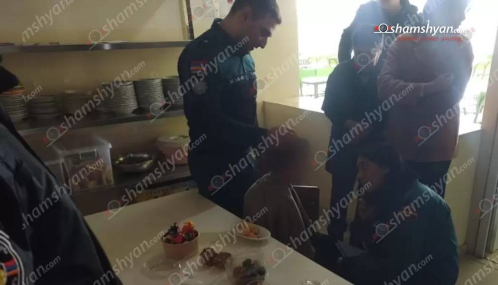 Դպրոցներից մեկում փրկարարները ջեռուցման մարտկոցի արանքից դուրս են բերել երեխայի արգելափակված ձեռքը