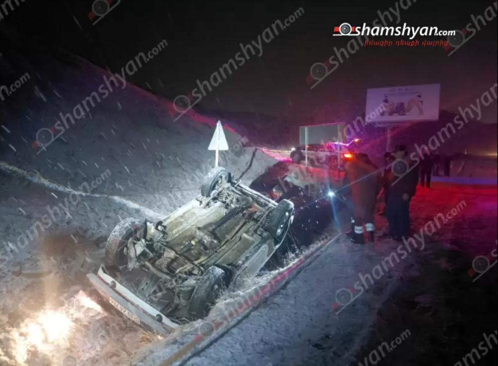 Վայոց ձորի մարզում «ՎԱԶ 2121»-ը դուրս է եկել ճանապարհի երթևեկելի գոտուց և գլխիվայր շրջվել․ 3 վիրшվորներից 2-ը անչափահասներ են