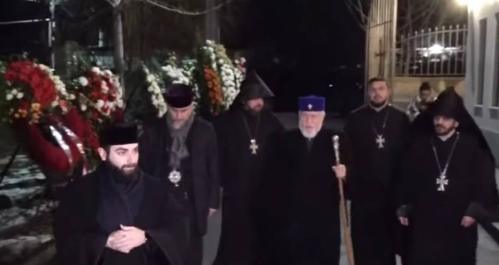 Վեհափառ Հայրապետը ներկա է Սպարապետ Վազգեն Սարգսյանի հոր հոգեհանգստի արարողությանը