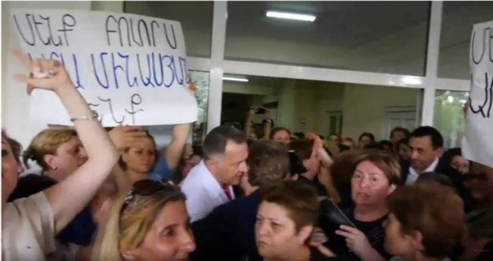 «Սուրբ Գրիգոր Լուսավորիչ» ԲԿ-ում լարված վիճակ է. բուժանձնակազմը գործադուլ է սկսում (ուղիղ)