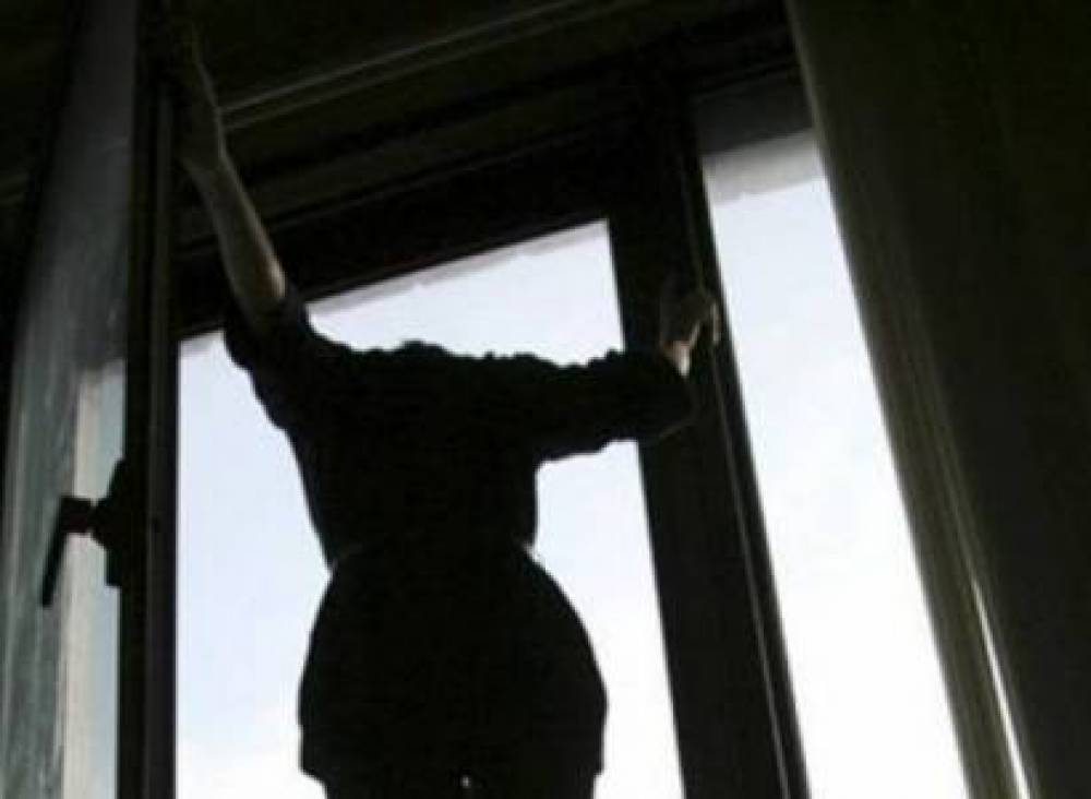 Երեւանում 50-ամյա կինը իրեն նետել է շենքի պատուհանից. նա հիվանդանոցում է