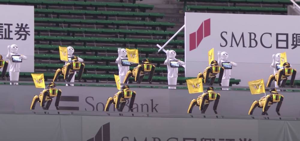 Ճապոնիայում ռոբոտների տպավորիչ պարային ելույթը բեյսբոլի ժամանակ (տեսանյութ)