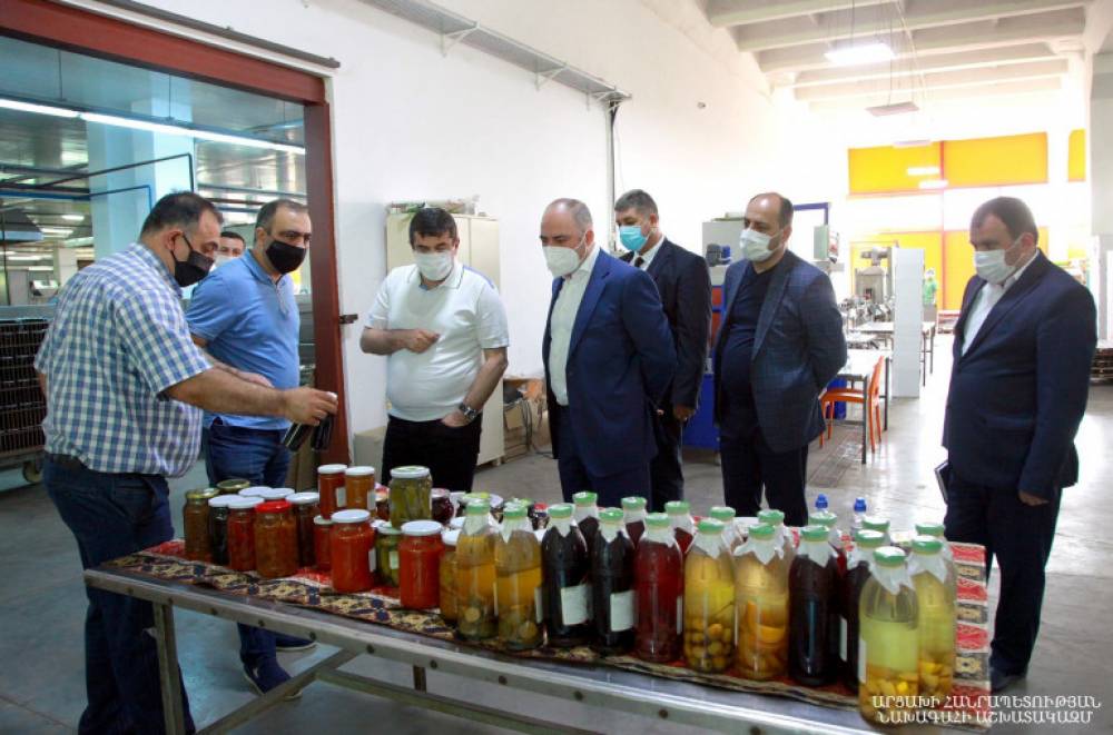 Արցախի նախագահն այցելել է խմելու ջրի շշալցման նորաբաց գործարան և պահածոների արտադրությամբ զբաղվող «Տրիումֆ գրուպ» ՍՊԸ
