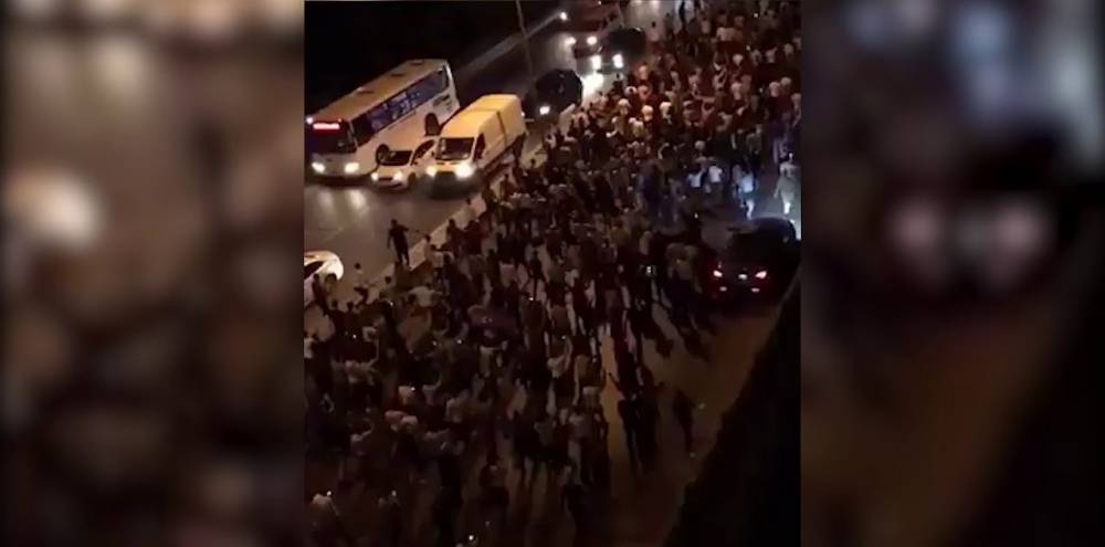 Այս պահին Բաքվի կենտրոնում պայթյունավտանգ վիճակ է. բազմամարդ հակակառավարական ցույցեր են (տեսանյութ)