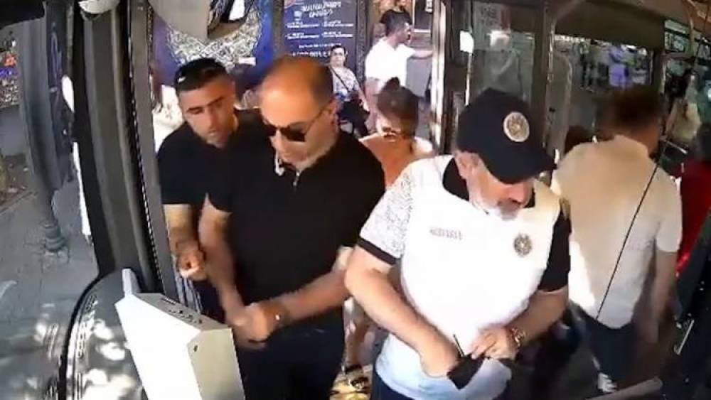 Փաշինյանը հրահանգում է և ինքն էլ օրինակ ծառայում․ «Հրապարակ»