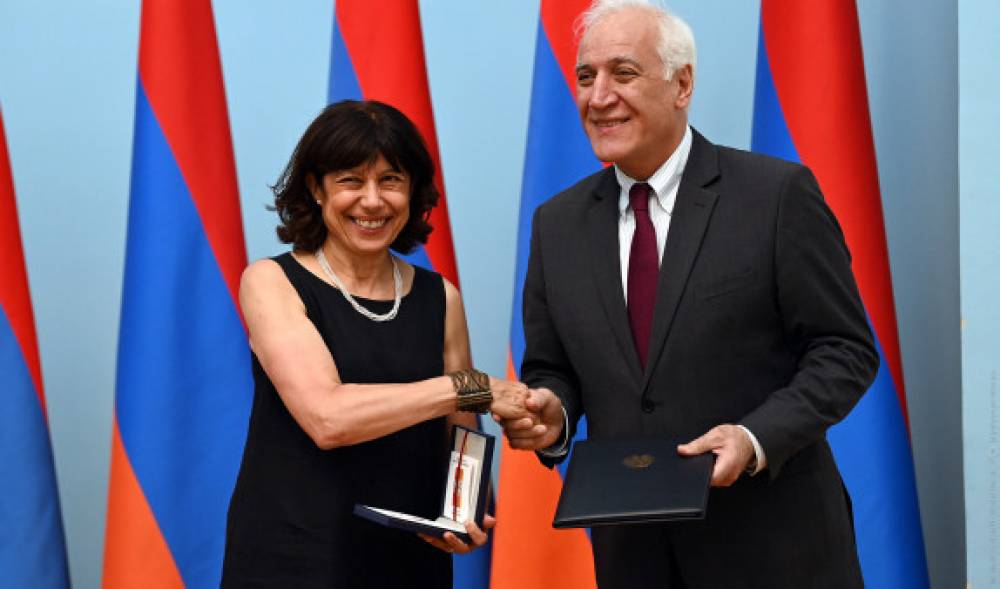 Խաչատուրյանը պարգևատրել է հայագիտության զարգացման գործում ներդրում ունեցած հայագետների