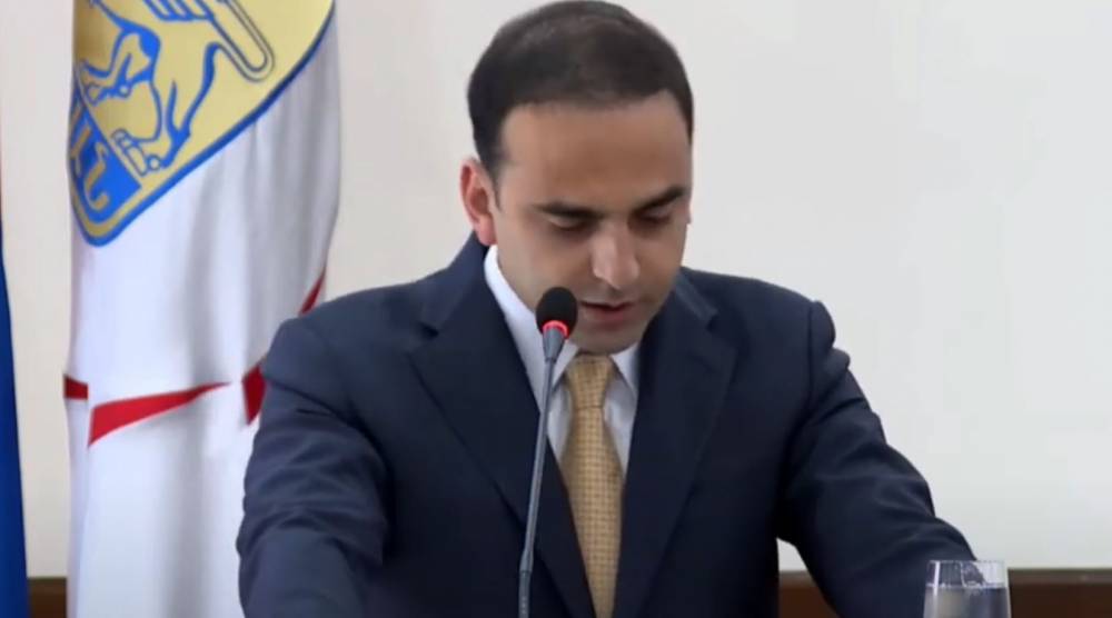 Ավինյանը՝ 171 նոր ավտոբուսների, աղբահանության խնդիրների և գովազդային վահանակների մասին