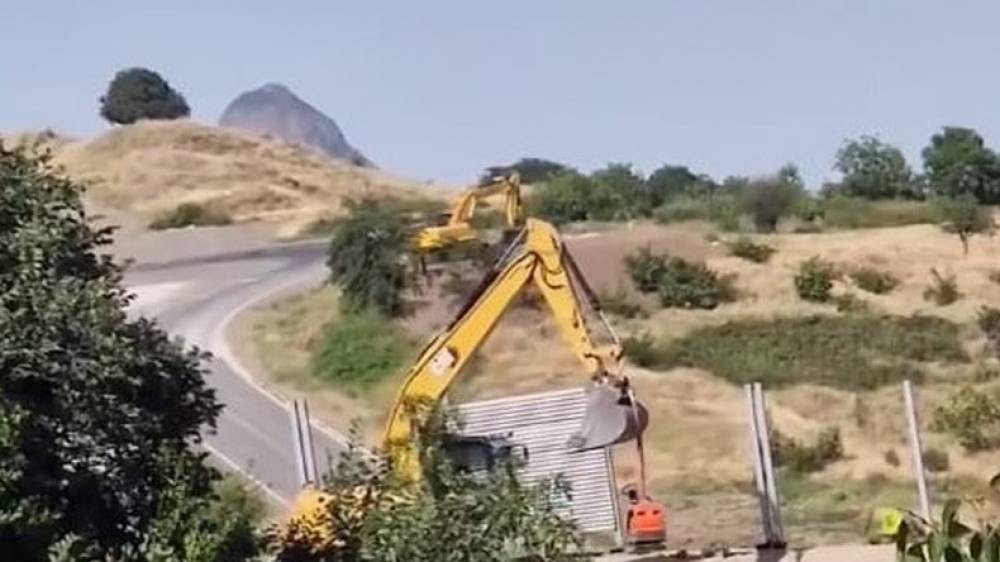 Ադրբեջանցի սահմանապահներն են և ադրբեջանական տրակտորը․ Կիրանցի բնակիչ