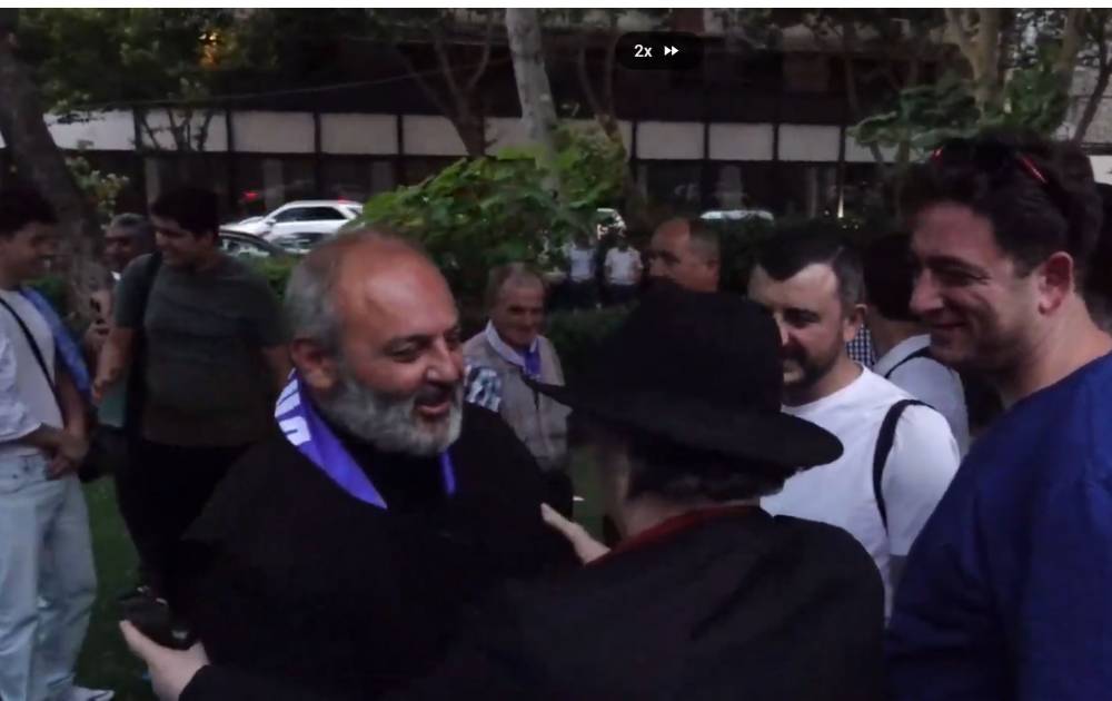 «Դուք լույս եք բերում, միավորում եք ազգին». քաղաքացին` Բագրատ Սրբազանին